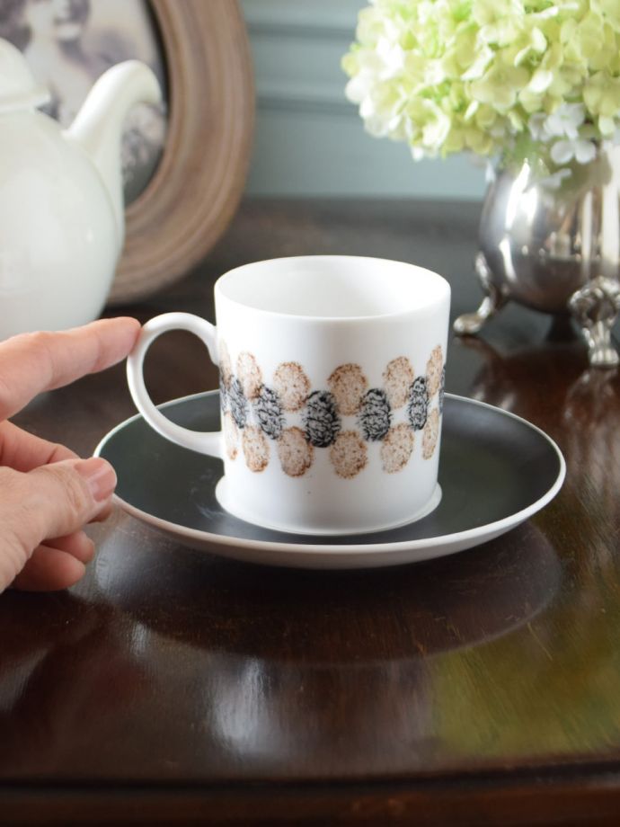 スージークーパーのカップ&ソーサー