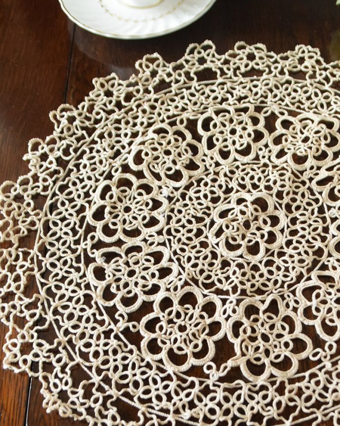 フランスのアンティーク雑貨、お花模様のタティングレースのドイリー(m