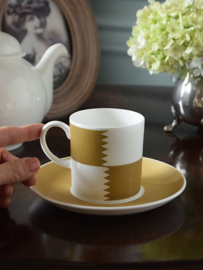 スージークーパーのカップ&ソーサー