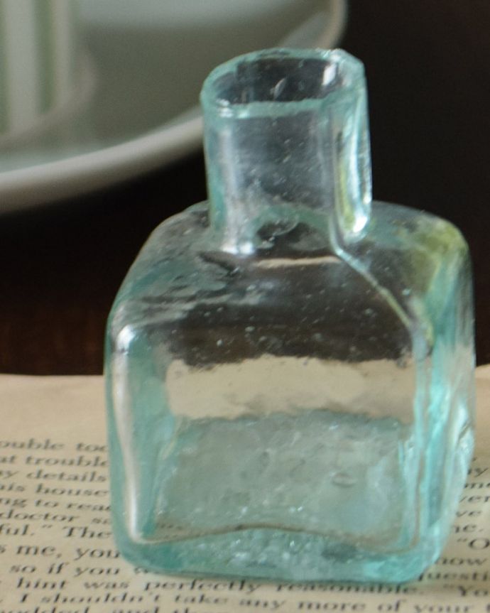 アンティークガラスのインク瓶
