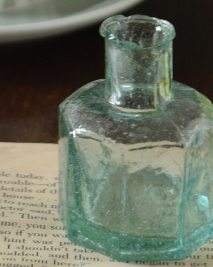 アンティークガラスのインク瓶