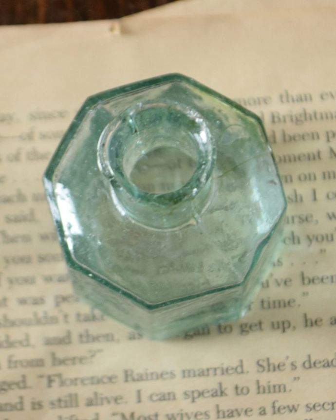 おしゃれなアンティークガラス雑貨