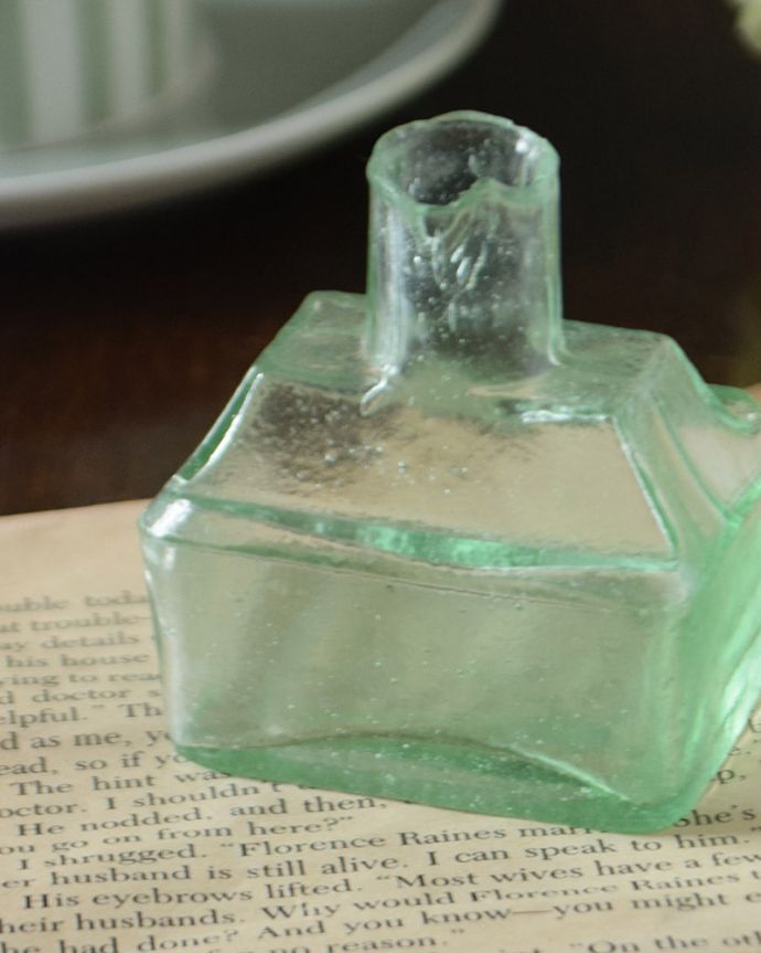 アンティークガラスのインク瓶