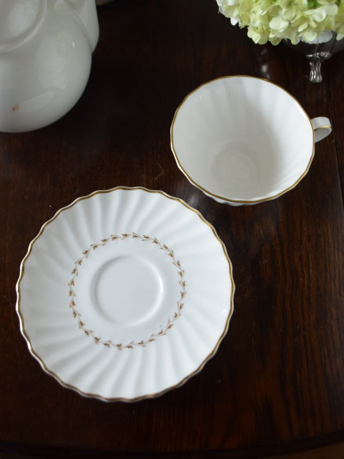 英国アンティークのおしゃれな食器