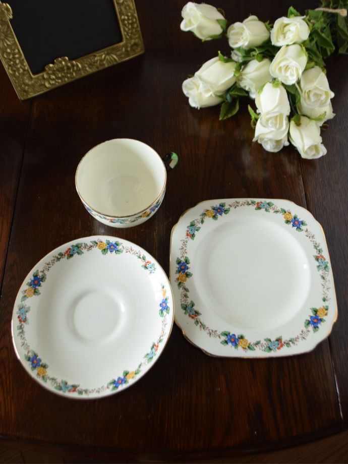 英国アンティークのおしゃれな食器