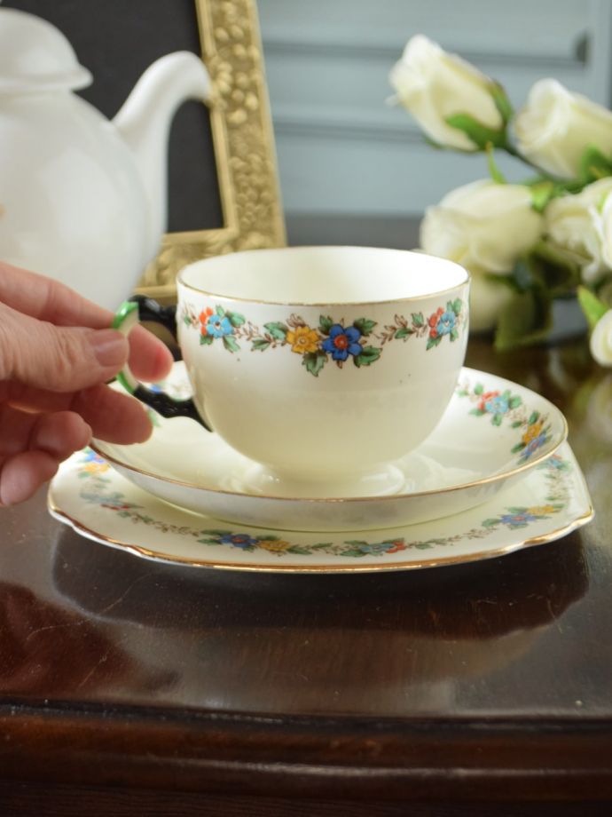 イギリスのカップ&ソーサー(トリオ)