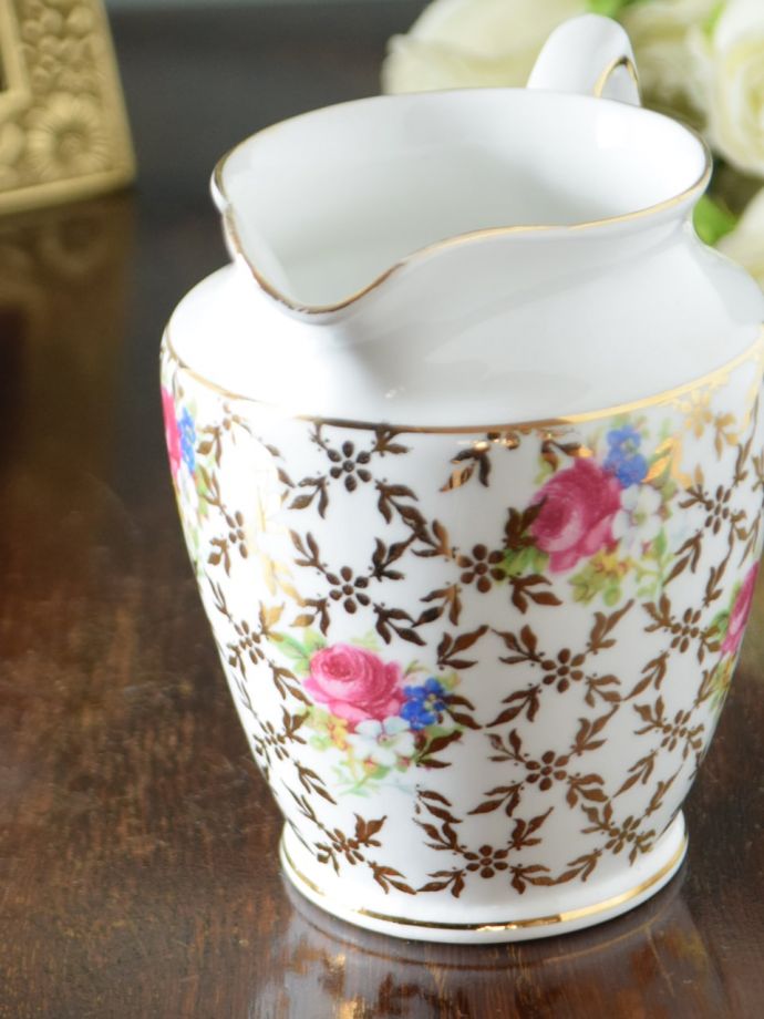 アンティークのミルクピッチャー