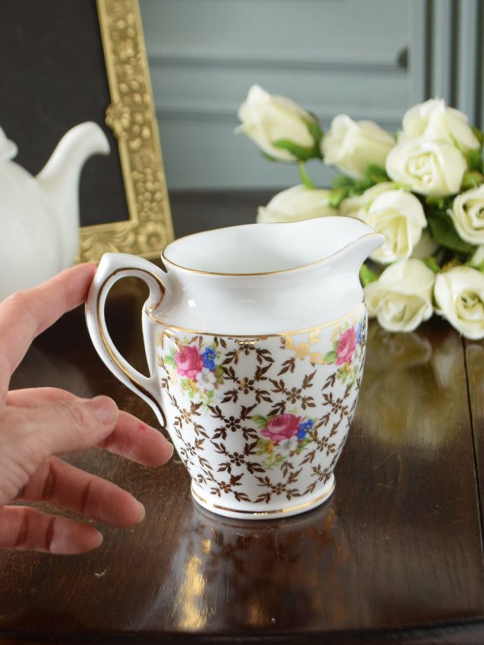 陶磁器のミルクピッチャー