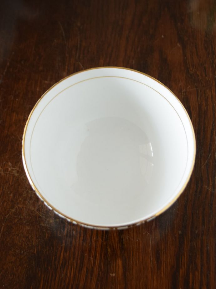 英国アンティークのおしゃれな食器