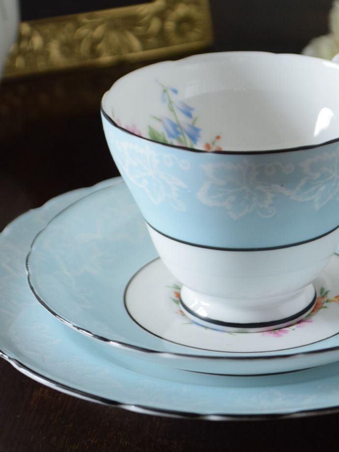 アンティークのカップ＆ソーサー(トリオ)