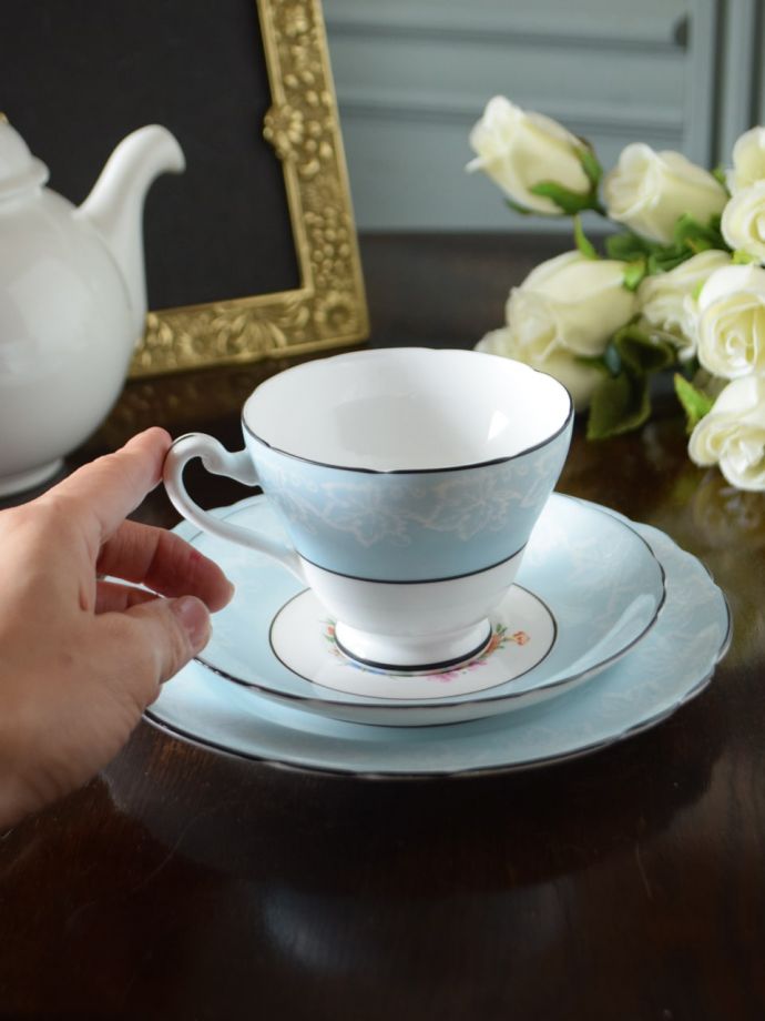 イギリスのカップ＆ソーサー(トリオ)