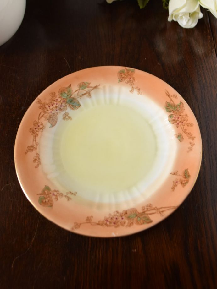 英国アンティークのおしゃれな食器