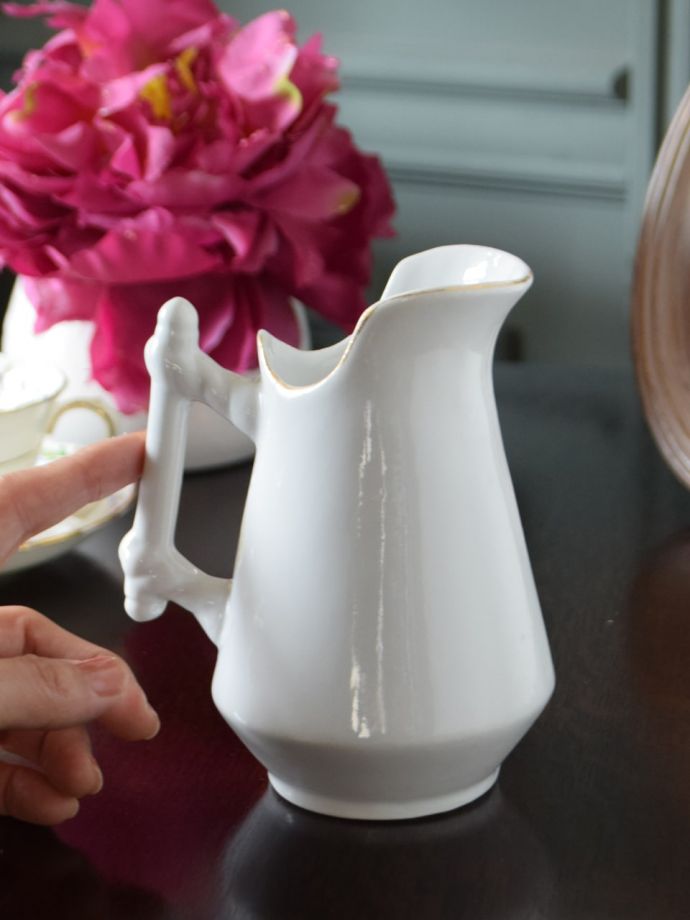 陶磁器のミルクピッチャー