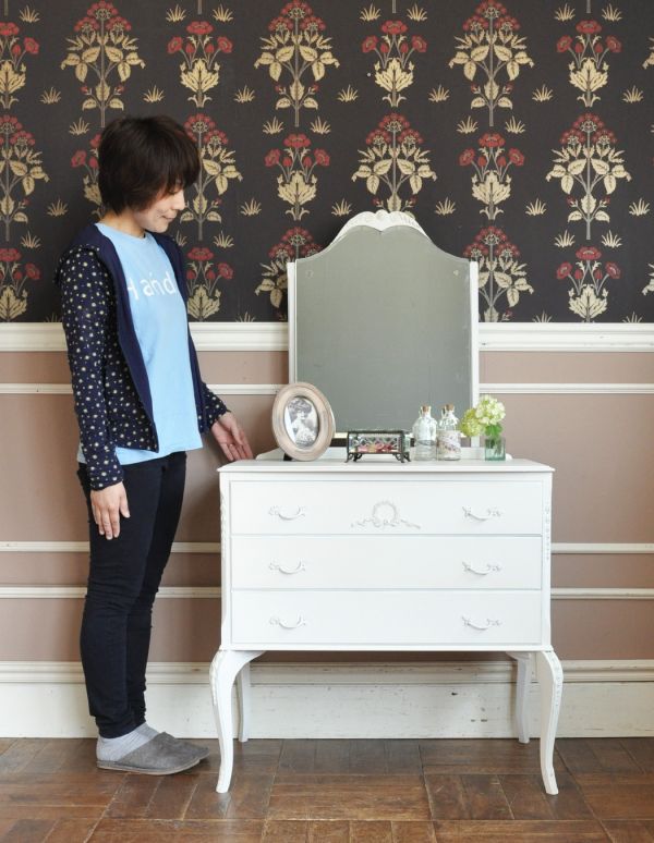 アンティークのドレッサー　アンティーク家具　ホワイトカラーのアンティークフレンチ家具、ドレッシングチェスト（ドレッサー）。いつでもお姫様気分。(m-445-f)