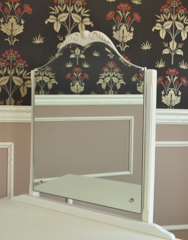 アンティークのドレッサー　アンティーク家具　ホワイトカラーのアンティークフレンチ家具、ドレッシングチェスト（ドレッサー）。ご希望の方には新しいミラーコンディションのいいミラーですが、ご希望の方には新しいミラーに交換してお届けします（別途見積もり）ご注文の際、ご連絡下さい。(m-445-f)