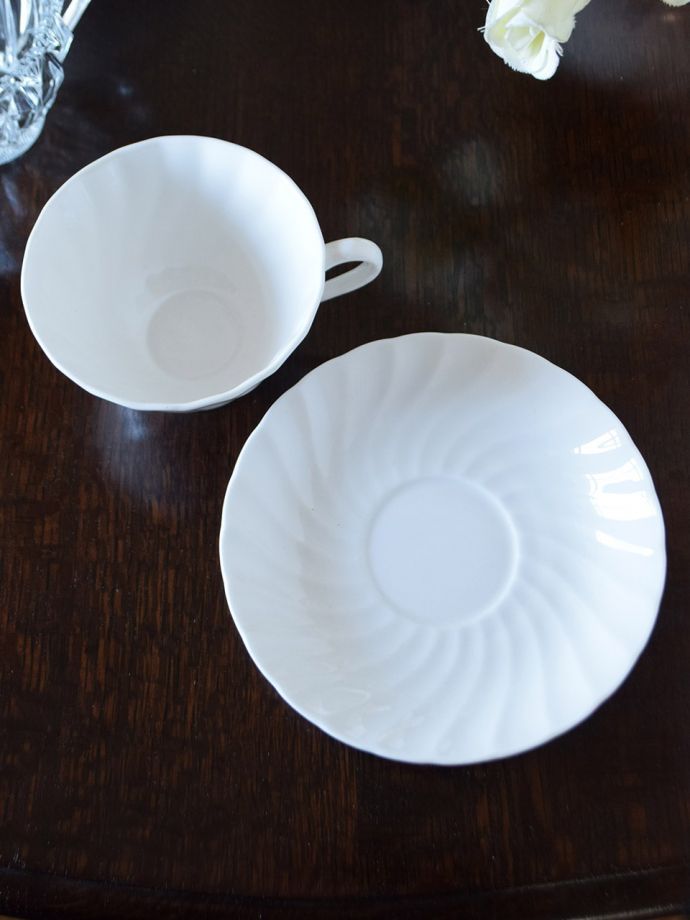 英国アンティークのおしゃれな食器