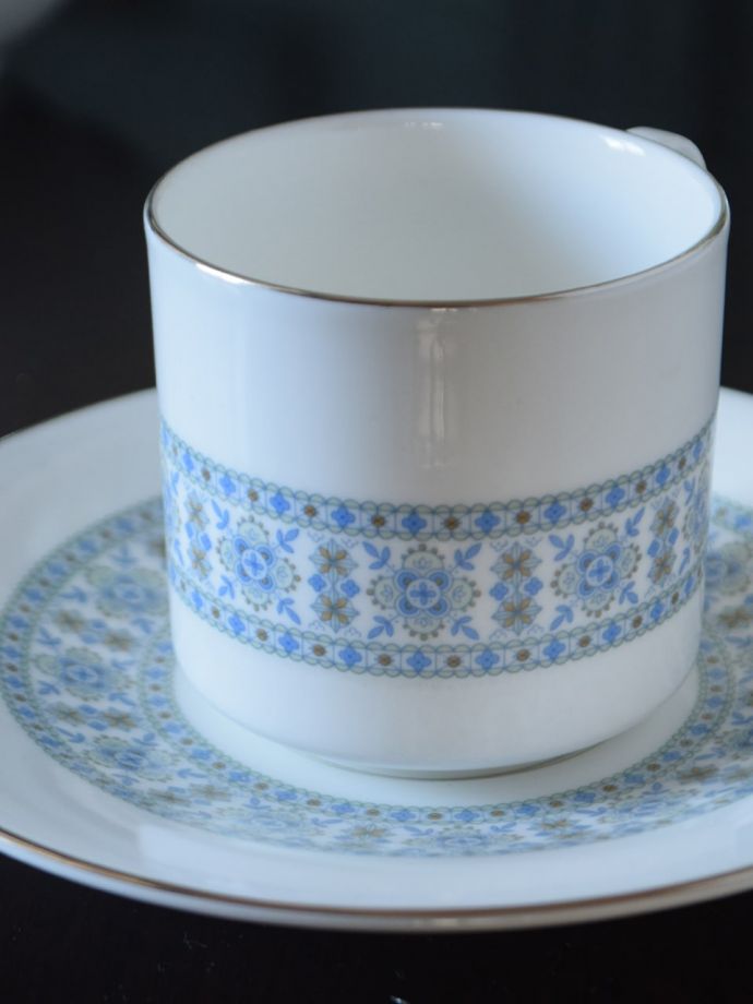 ロイヤルドルトン（ROYAL DOULTON）のアンティークカップ＆ソーサー