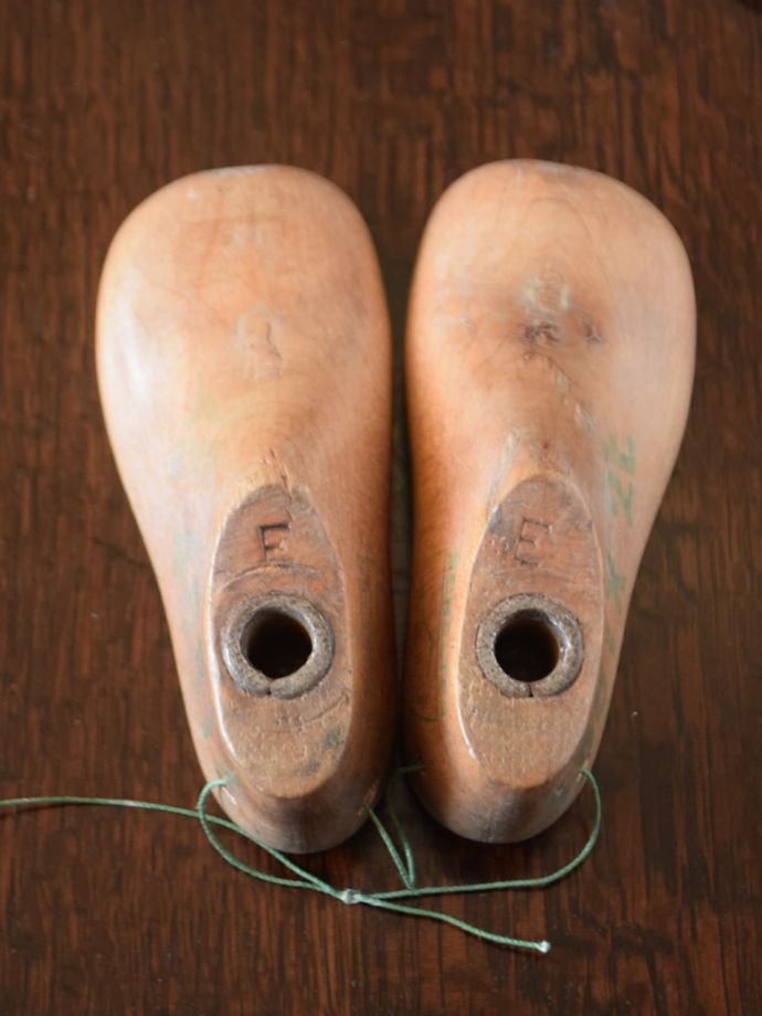 アンティークのおしゃれな雑貨、 イギリスから到着した可愛い子ども靴