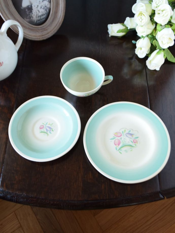 スージークーパー（Susie Cooper）のビンテージ食器、ドレスデン