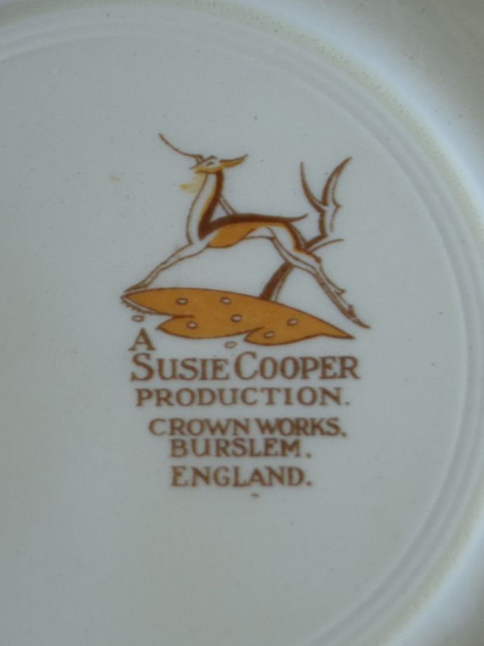 スージークーパー（Susie Cooper）のビンテージ食器、ドレスデン