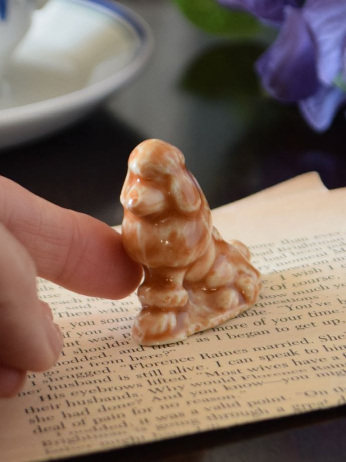 イギリスで見つけたWADE社のビンテージ陶器、Whimsiesシリーズの犬の