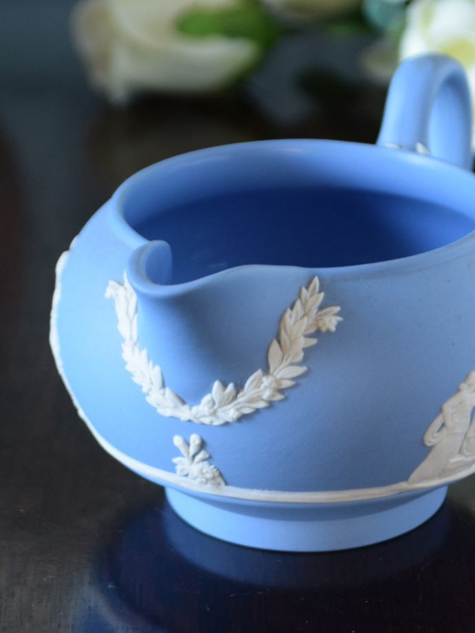 ウェッジウッドのジャスパーウェア、ペールブルー色のミルクピッチャー