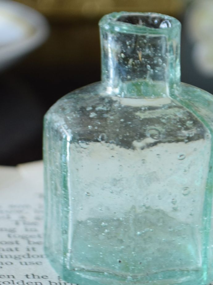 英国のアンティークガラス雑貨、八角形のヴィクトリアンインク瓶(m