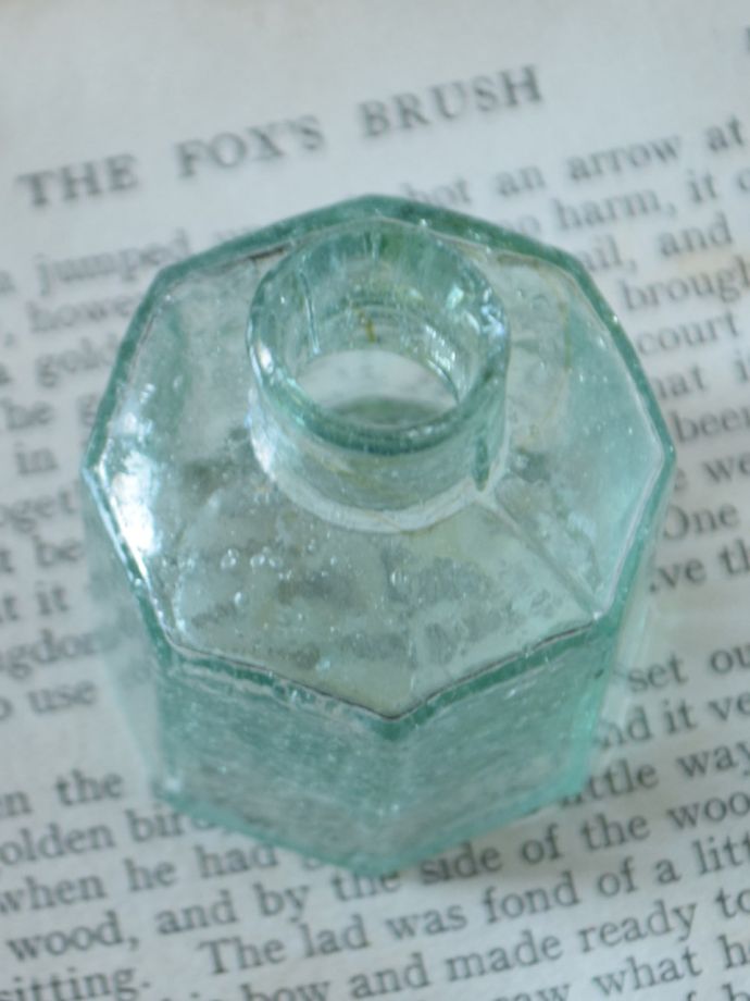 英国のアンティークガラス雑貨、八角形のヴィクトリアンインク瓶(m