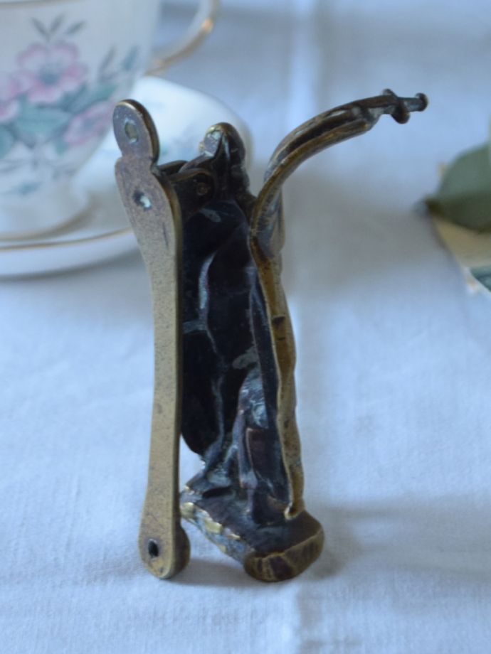 アンティークの真鍮オブジェ