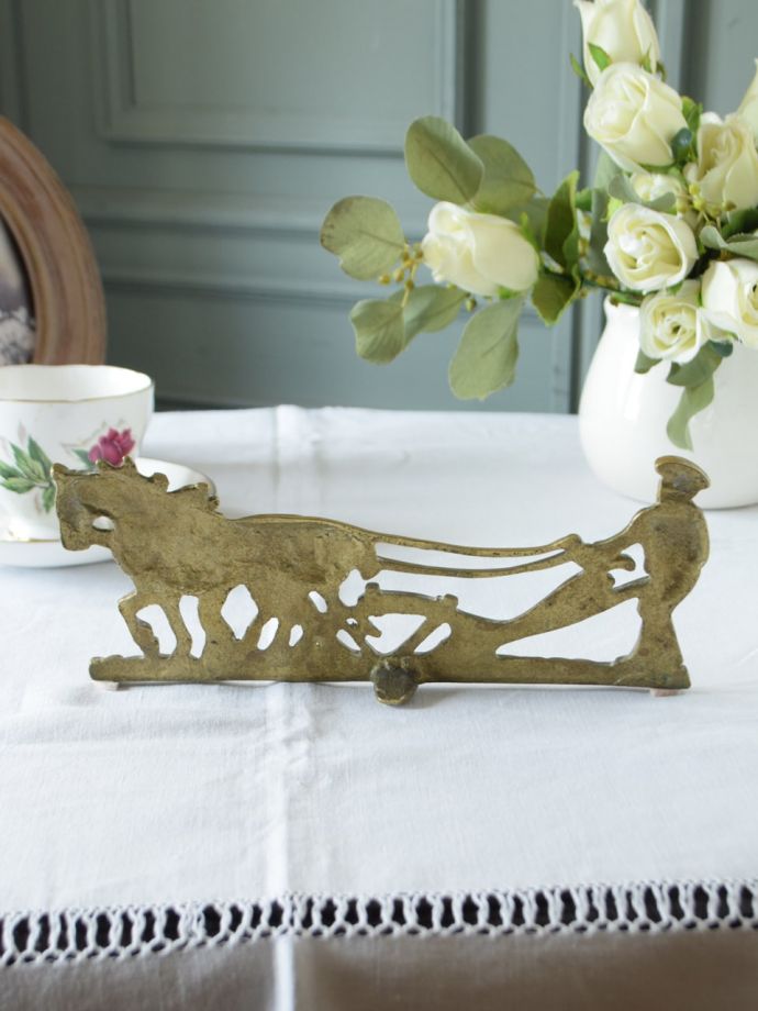 アンティークの真鍮オブジェ