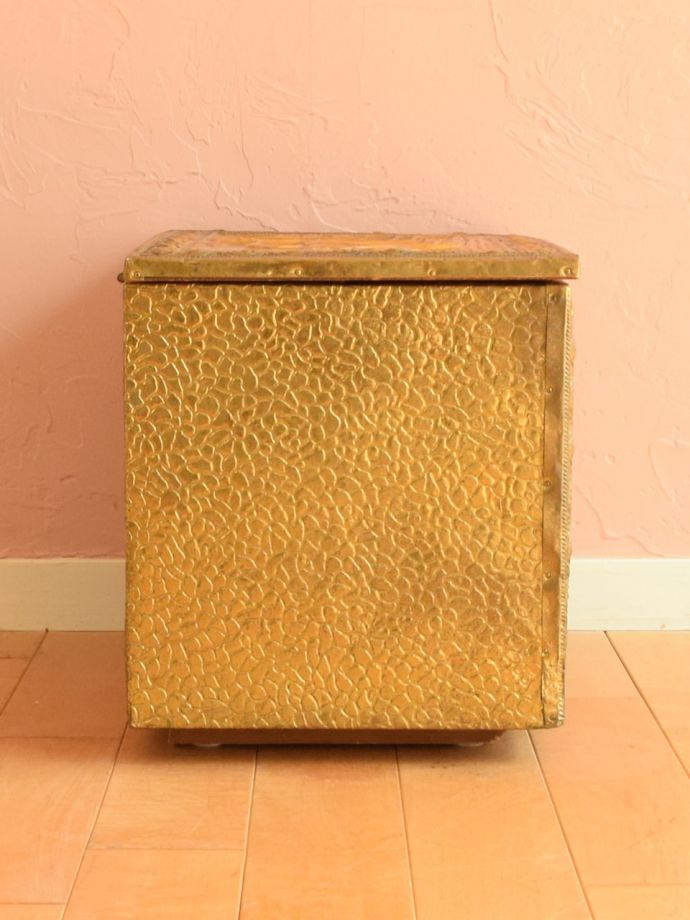 アンティークの真鍮の箱、イギリスで見つけた帆船の模様のブラス