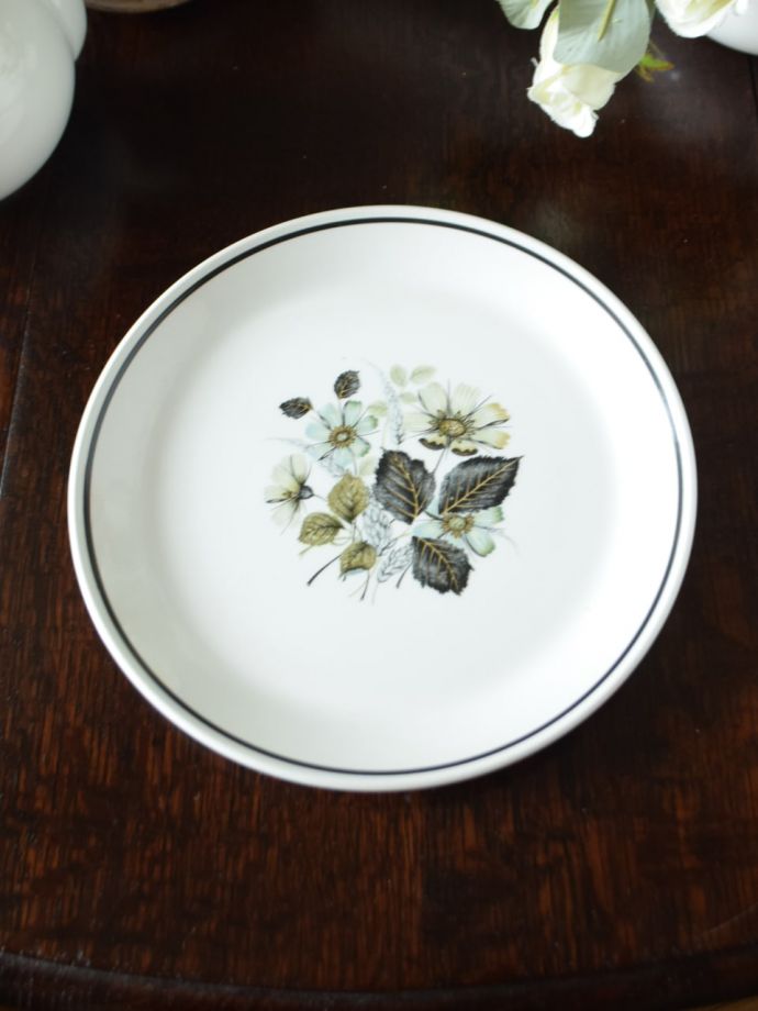 英国アンティークのおしゃれな食器