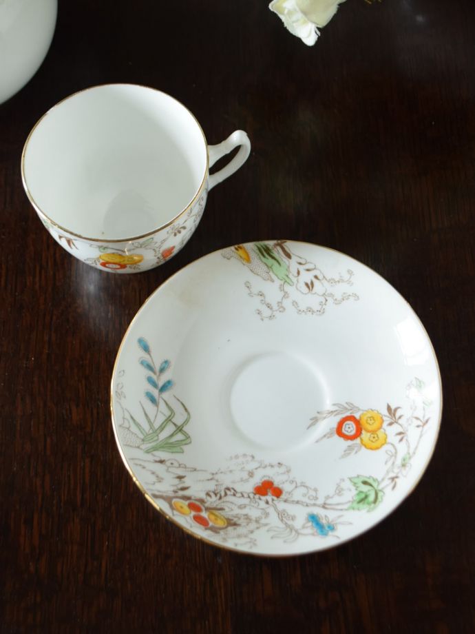 英国アンティークのおしゃれな食器