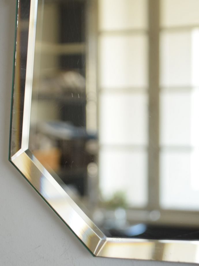 厚みが魅力のアンティークミラー