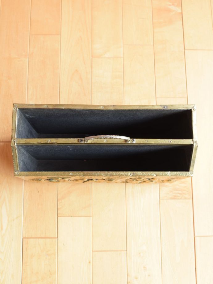 たっぷり収納できるマガジンラック