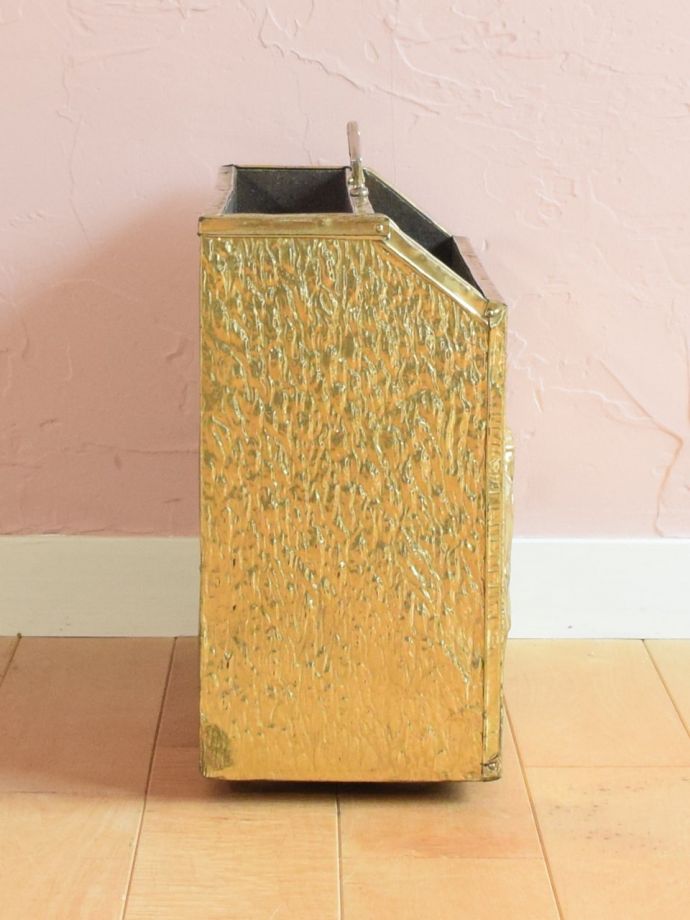 マガジンラックの側面