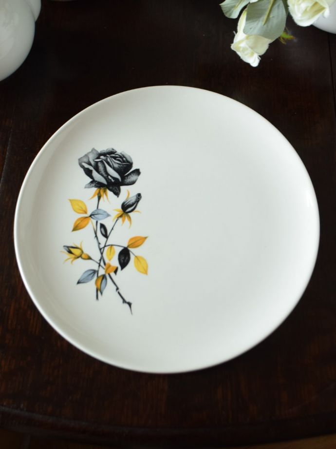 英国アンティークのおしゃれな食器