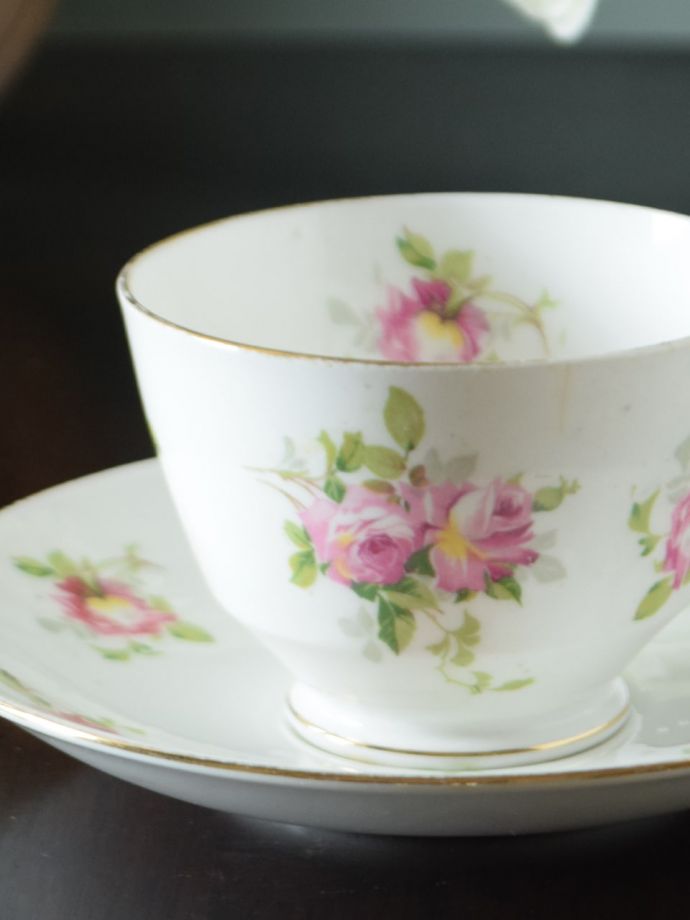 クラウンスタッフォードシャーのカップ&ソーサー