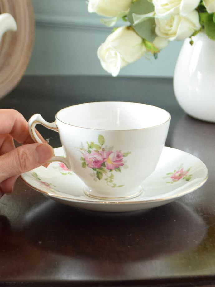 おしゃれなアンティークカップ&ソーサー