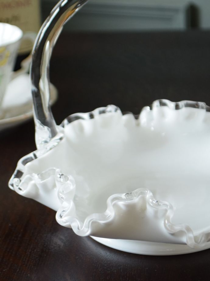 アンティークガラスの可愛いバスケット