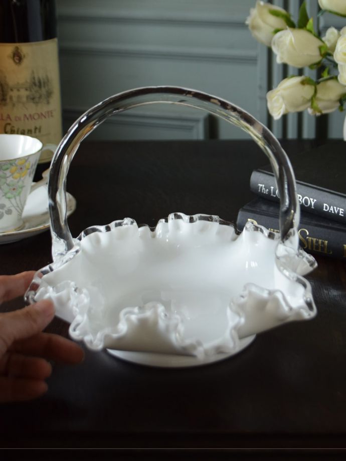 プレスドグラスのバスケット