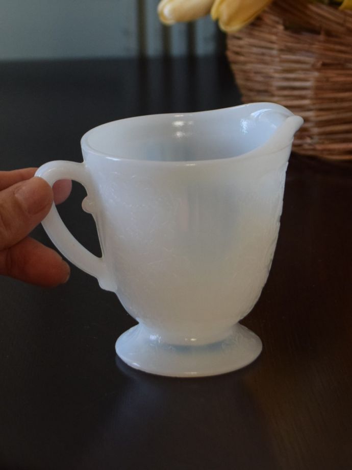 おしゃれ色のアンティークガラスの食器