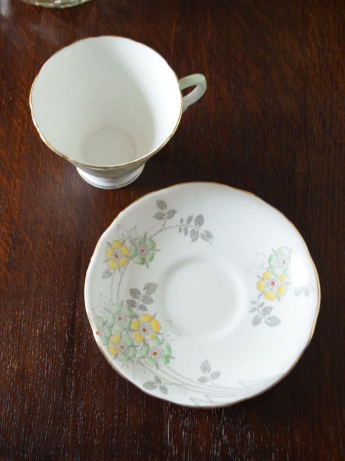 英国アンティークのおしゃれな食器