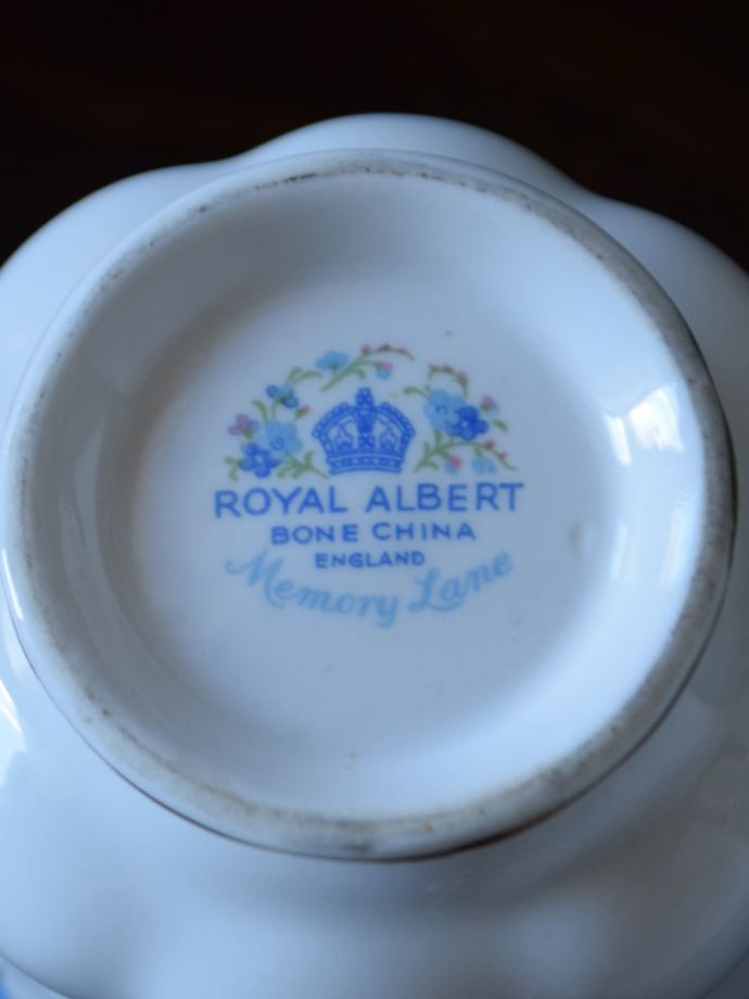 ロイヤルアルバートのバックスタンプ