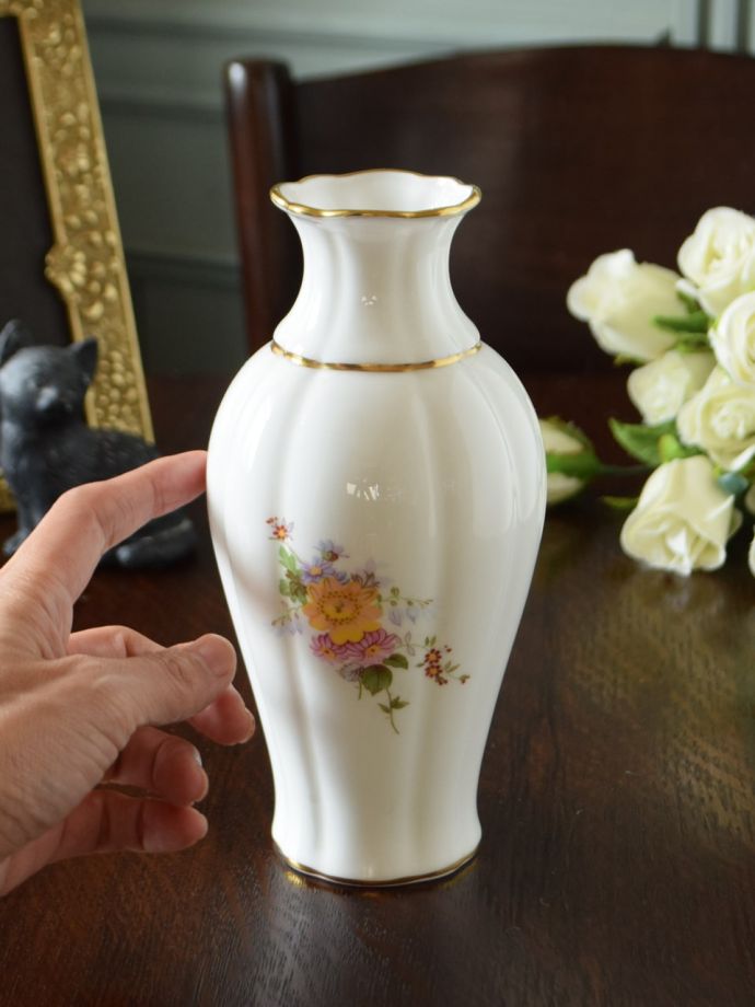 陶磁器のフラワーベース