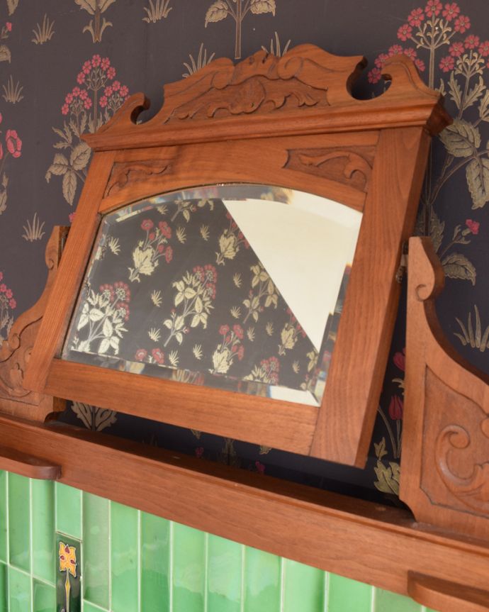 アンティーク家具 タイルが美しいアンティークの英国家具、ミラー付のウォッシュスタンド。角度も変わりますミラーは角度を変えて使えます。(m-482-f-1)