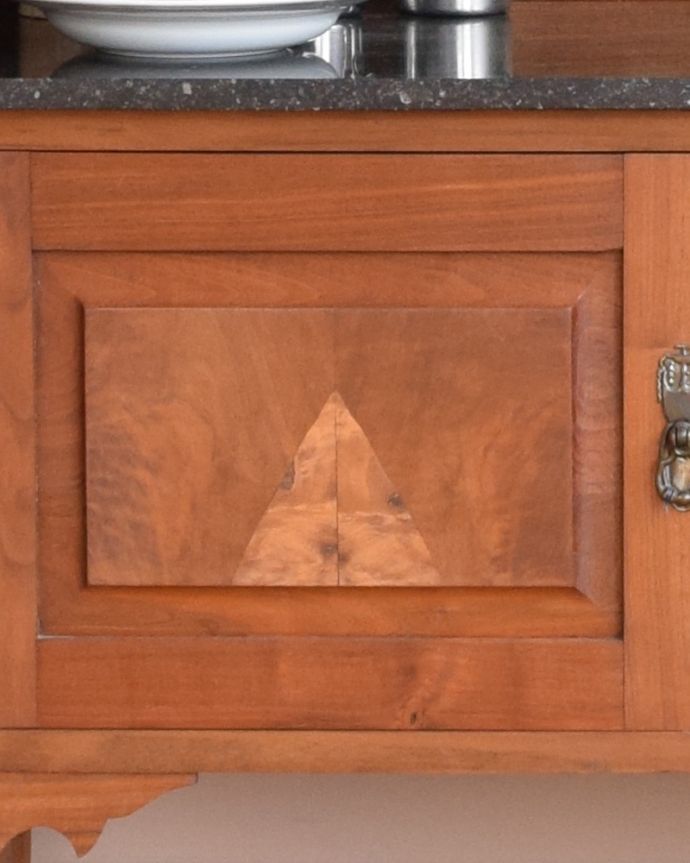 アンティーク家具 タイルが美しいアンティークの英国家具、ミラー付のウォッシュスタンド。職人技が光っています。(m-482-f-1)