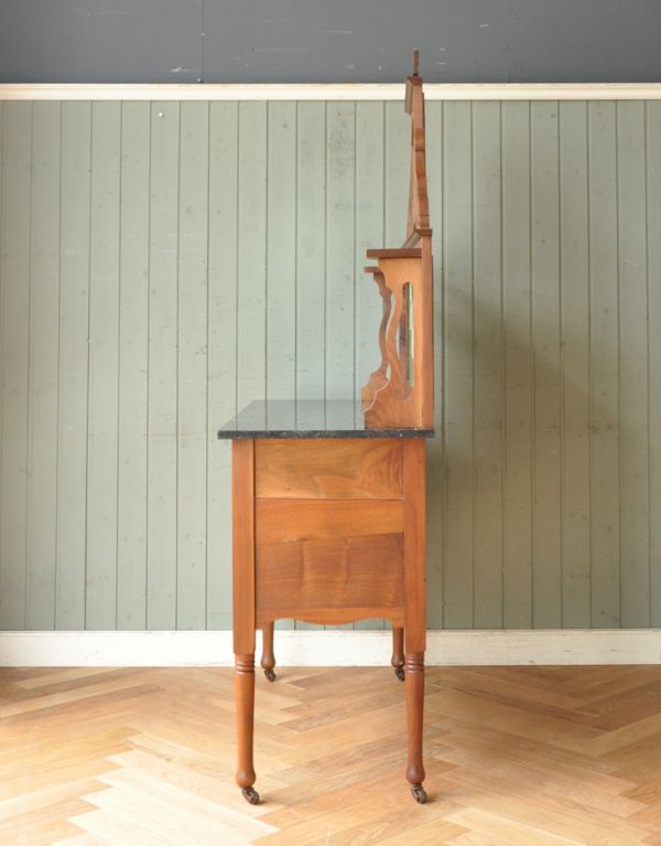 アンティーク家具 タイルが美しいアンティークの英国家具、ミラー付のウォッシュスタンド。横から見てもステキもちろん、横から見てもキレイに仕上がっています。(m-482-f-1)