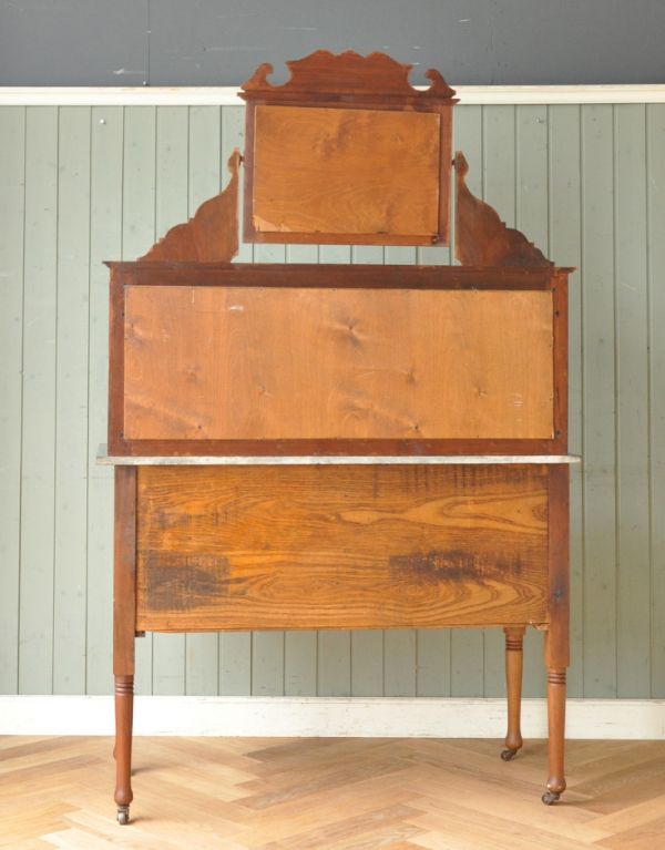 アンティーク家具 タイルが美しいアンティークの英国家具、ミラー付のウォッシュスタンド。キレイに修復しました！アンティークは新品ではないので、経年変化によるキズはありますが、専門の職人がキレイにお直しをしているので、後姿もキレイです。(m-482-f-1)