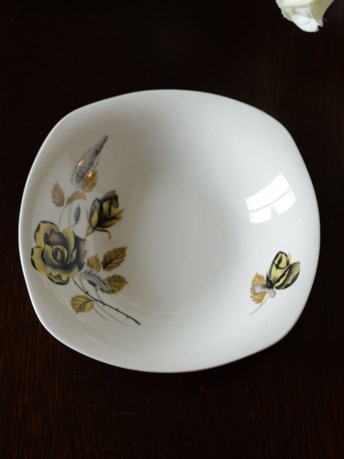 英国アンティークのおしゃれな食器